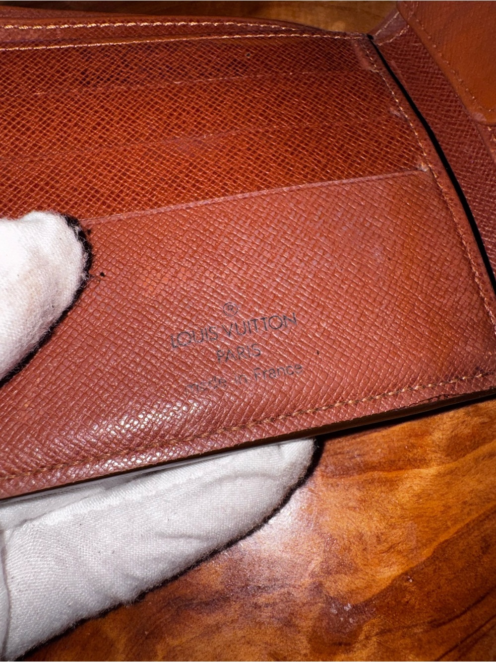 Louis Vuitton's men's monogram canvas bifold wallet, vintage - Picture 8 of 17